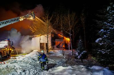 EXKLUSIVE Bilder/Video! Wolfach-Kirnbach: Vollbrand eines Ferien-und Freizeitheim Moosenmaettle